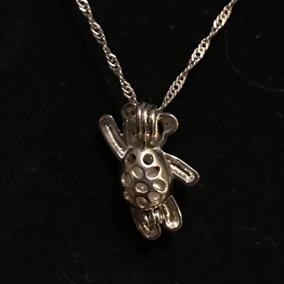 Bear pendant with white pearl - Picture 5 of 5